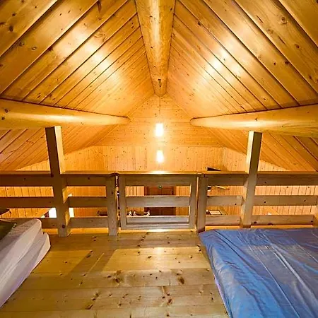 Aparthotel Teczowe Wzgorze 3*
