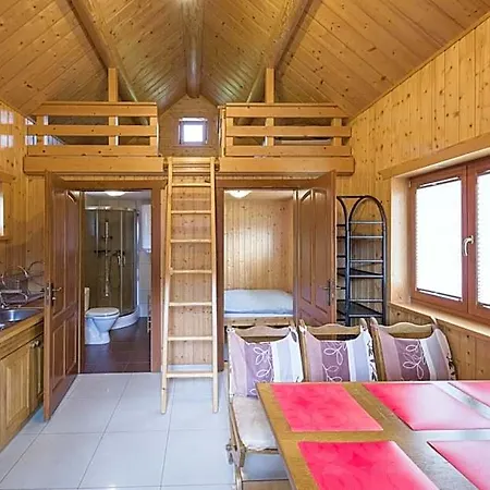 Aparthotel Teczowe Wzgorze 3*